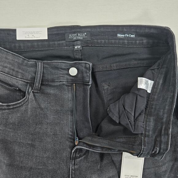 NWT Judy Blue Destroyed Skinny Fit Denim‎ Capris in Black Women's Size 18W - Picture 7 of 9
